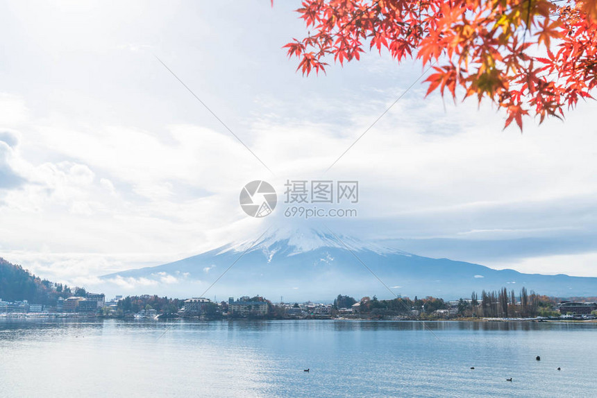 日本河口湖多云的富士山        ID：507412033