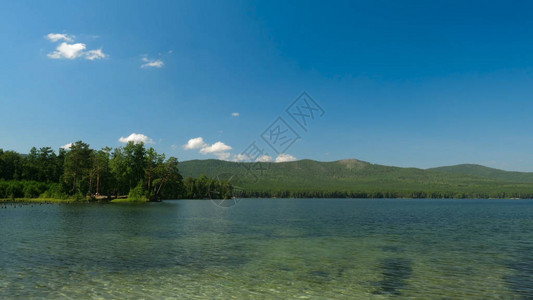 美丽的湖泊风景图片