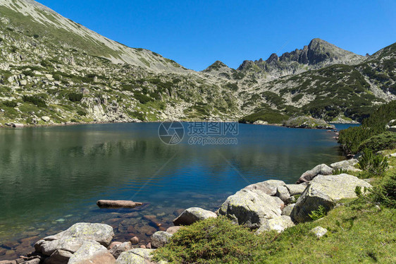 保加利亚皮林山大Valyavishko湖和Dzhangar山图片