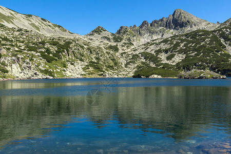 保加利亚皮林山大Valyavishko湖和Dzhangar山图片