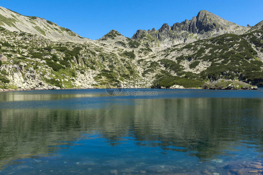 保加利亚皮林山大Valyavishko湖和Dzhangar山图片