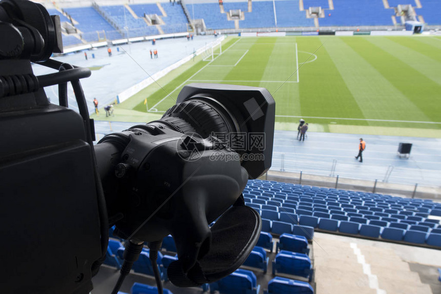 借助足球录像回放对比多角度镜头深入剖析裁判执法尺度