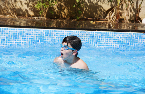 游泳池活动儿童游泳图片