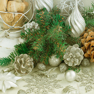 带有节日传统元素的装饰圣诞组合室内装饰的装饰图片