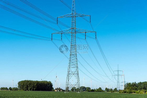高压输电线铁塔和输电线路图片