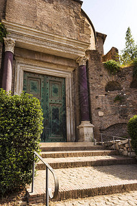 意大利的罗穆卢斯神庙门图片