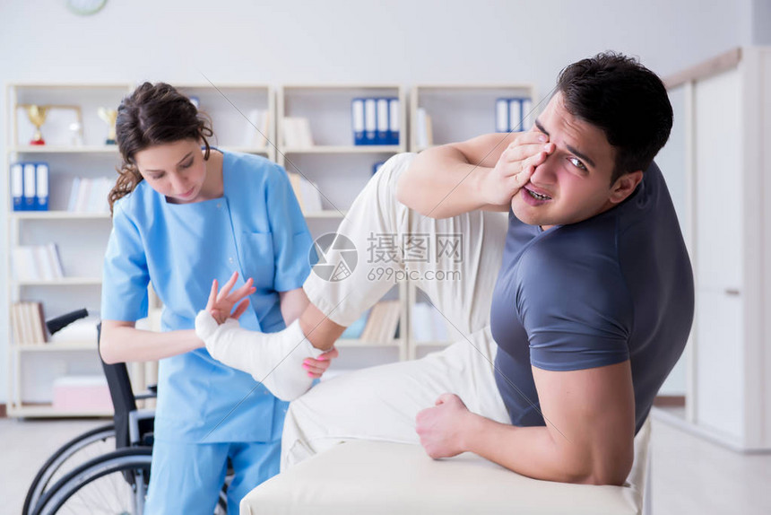 伤病报告更新关键球员恢复进展牵动季后赛形势走向