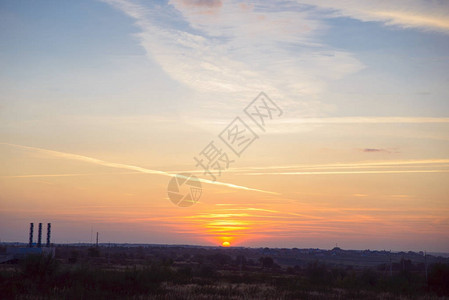 美丽的橙色夕阳风云图片