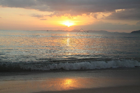 海洋太阳和日落图片