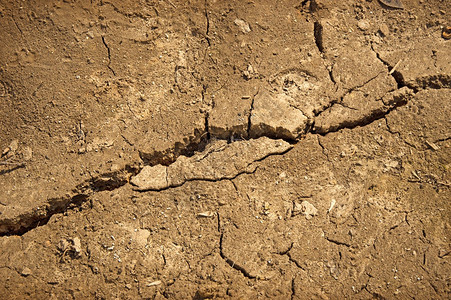 棕色泥土荒地的长大粗黑裂痕效应撞击救济灾难问题详细关闭宏观视图背景图片