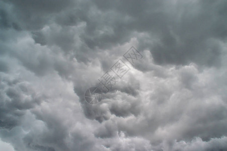天空中漂浮的云彩自然背景图片