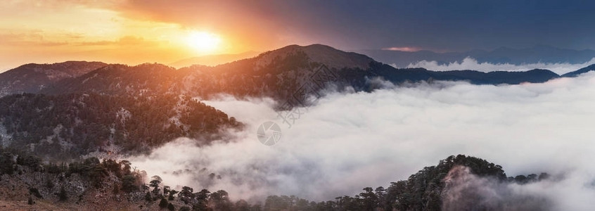 土耳其塔利山峰附近的莱西安河沿岸土耳其的图片