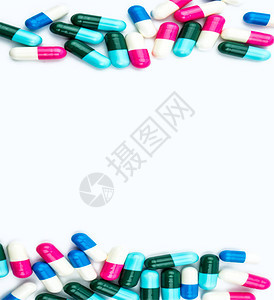 五颜六色的抗生素胶囊丸隔离在白色背景与复制空间耐药合理使用抗生素药物健康政策和图片
