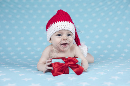 穿着圣诞帽子的婴儿图片
