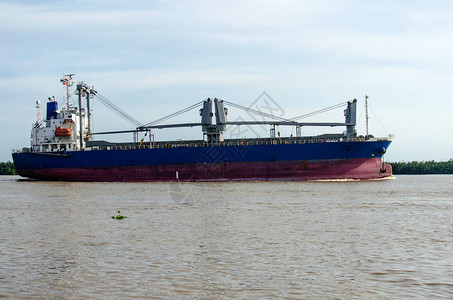 大河流域的船舶工业图片