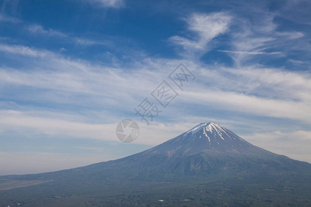 春天的富士山和云图片