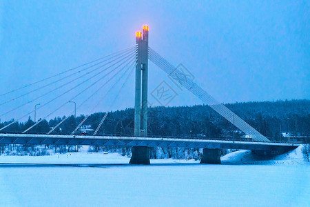 芬兰拉普兰RovaniemiRovaniemi冬季的蜡烛图片