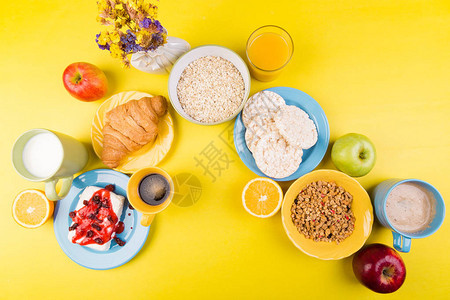 健康早餐各种杂类食品组橙汁格拉诺可图片
