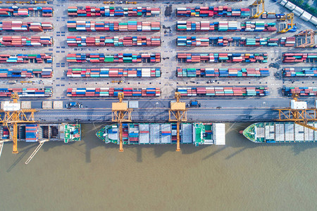 鸟瞰船堆场集装箱码头海港图片