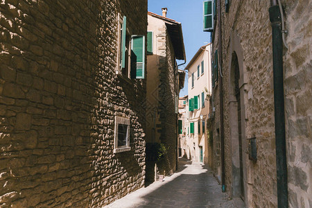 意大利托斯卡纳的狭窄街道和建筑结图片