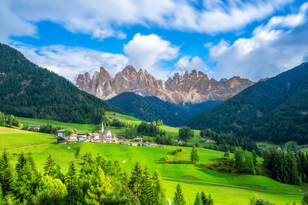 白云岩意大利风景在圣马达莱纳或st格斯勒或呜哆白云岩群美丽的山地景观吸引游客前往意大利北部的白云岩图片