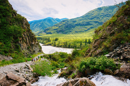 俄罗斯西伯利亚阿尔泰山卡顿河和瀑图片