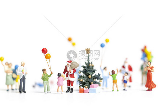 圣诞老人为幸福的家庭圣诞节和新年快乐的概念准备礼物图片