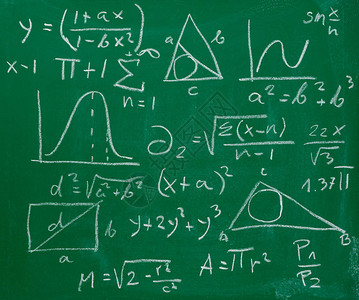黑板上的数学公式和符号图片