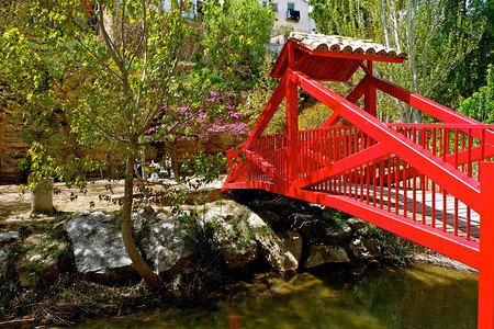 进入红公园桥日本风格横渡西班背景图片