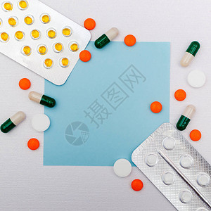 由各种片剂和胶囊制成的创意布局平躺医药广告背景白色珍珠纹理背景背景图片