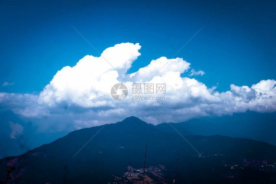 喜马拉雅山多云阴天早晨的背景照片般的风景蓬松的天气野生东亚印度自然之美壮丽的和平宁静的孤独图片