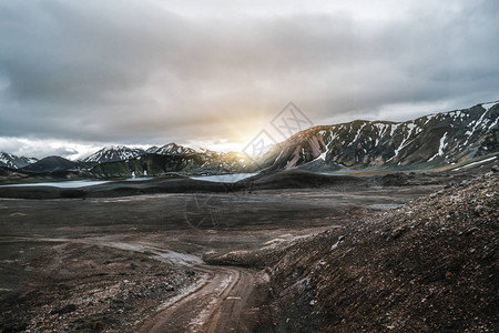 Landmannalaugar超现实自然景观的景观在冰岛高原图片