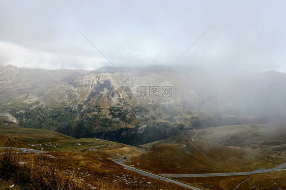 自然背景山顶上终年积雪失图片