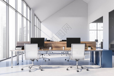 室内全景开放空间办公室内有白色墙壁混凝土地板和一排蓝色计算机桌子图片