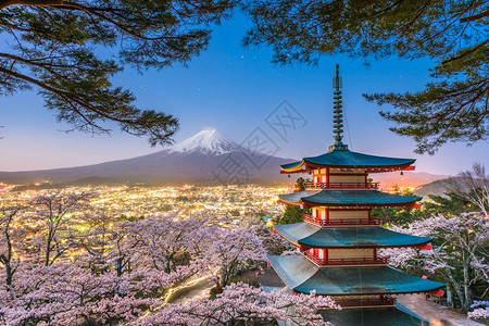 富士吉田日本富士山和朱丽托宝塔图片