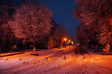夜色中的冬日城市图片
