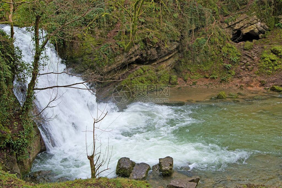 马勒姆是远足和享受清新空气以及壮丽景色和远景的绝佳去处JanetsFossGordaleScarMalhamTarn和Malha图片