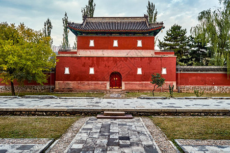 河北清朝皇帝暑期官邸成德山度假胜八外寺之一背景图片