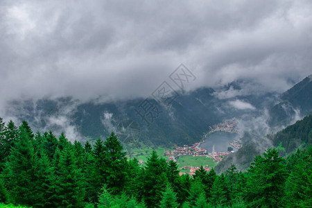 Uzungol湖景龙湖特拉布宗山和湖的顶层景色图片