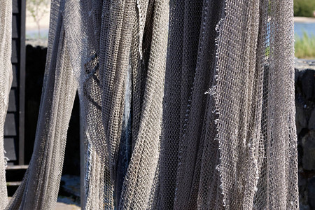 渔网在太阳静止的生命和物体中被挂到干燥的地步背景海洋图片