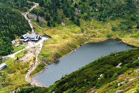 波兰下西里亚地区Karkonosze山脉公园的山区湖图片