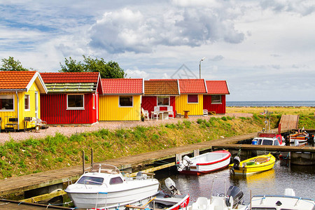 丹麦Bornholm的红和黄图片
