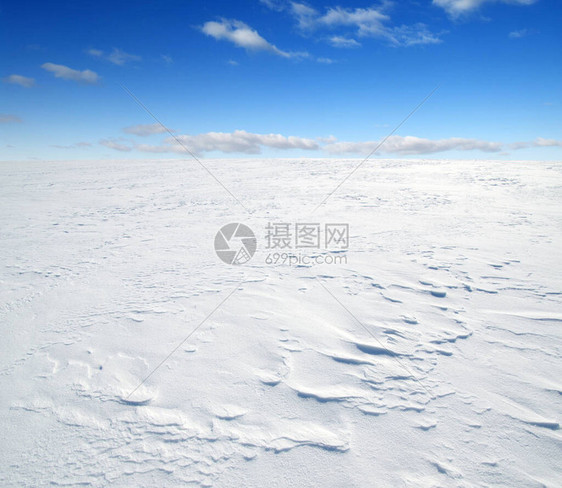 冬天雪和天空的风景背图片