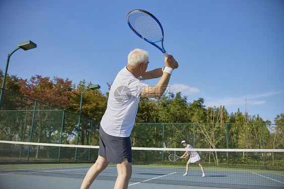 老年夫妻打网球图片
