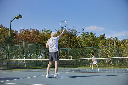 中老年夫妇打网球图片