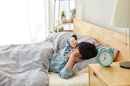 睡懒觉女孩图片