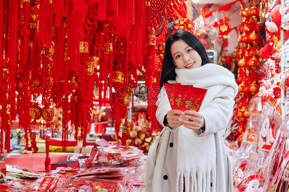 采购年货新年装饰的女性形象图片