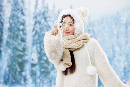 手拿雪花片的可爱冬季女孩图片