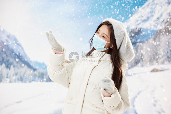 戴口罩的冬日女性图片