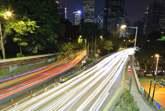 夜间城市交通图片